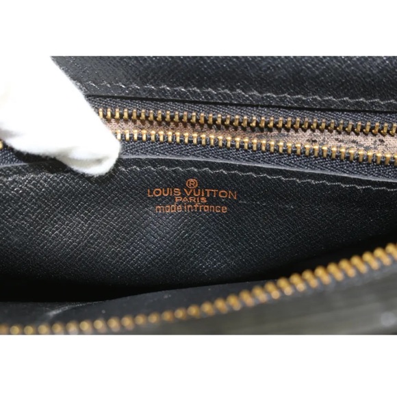 Louis Vuitton Black Epi Leather Trocadero 24 Crossbody Bag - Picture 12 of 16